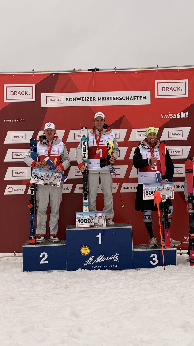swissskiteam's tweet photo. Das Podest der Männer im Slalom an den @brack Schweizer Meisterschaften🏆🎉

🥇Reto Mächler
🥈Joel Lütolf
🥉Daniel Yule

#swissskiteam #slalom #schweizermeisterschaft #stmoritz https://t.co/aXC0yDmDbB