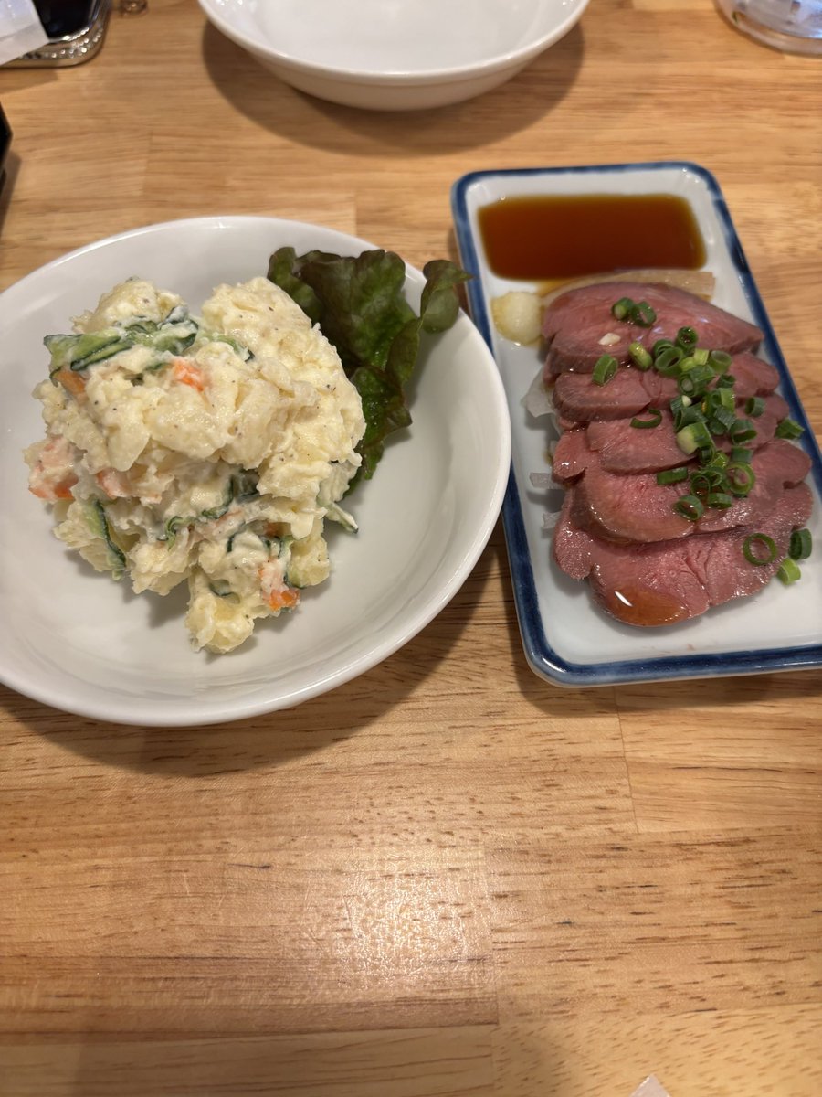 こんにちは、悠々です。
春休みだったので親と居酒屋に行ってきました！この写真にある【タンのたたき】っていう料理めちゃくちゃ美味かった！
これからもう一年頑張ります。
（悠々）
#わちゃフルズ
#大阪アニカレ