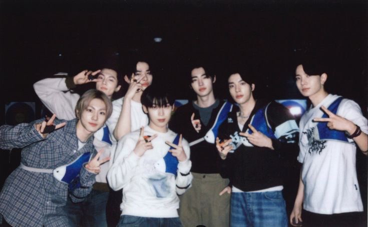 설 | sevEN tweet media