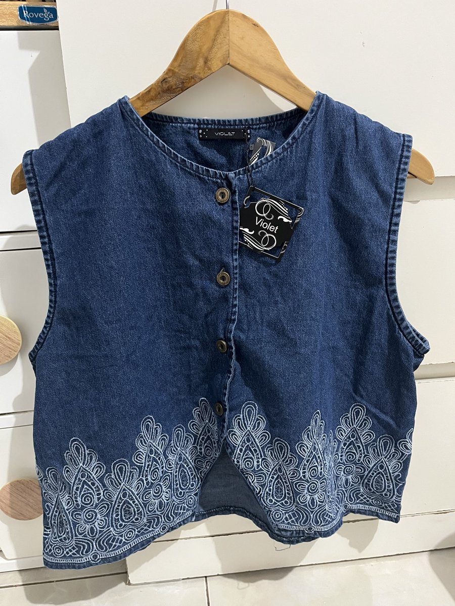 Riri__ssi's tweet photo. @cinhamoroll Vest jeans new 55k aja
Jual rugi blinya 100k https://t.co/3NGuf4BQ5b