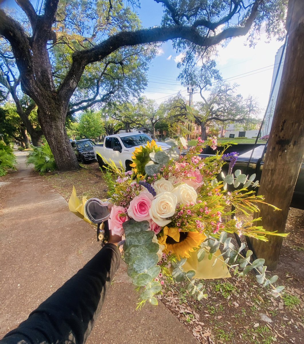 leequijano_'s tweet image. 𝙻𝚗𝙻 🌸
#shop #florist #ordernow