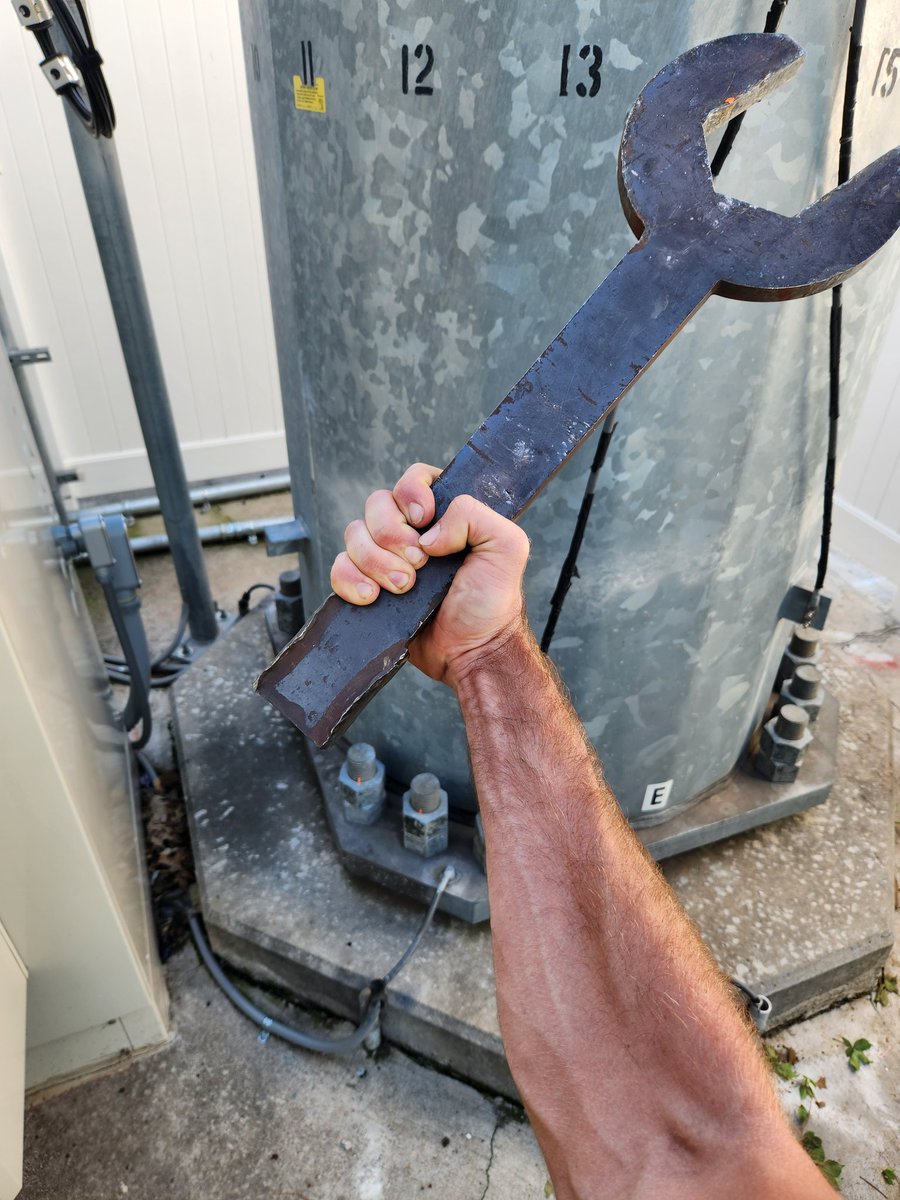 starvin_acp tweet media