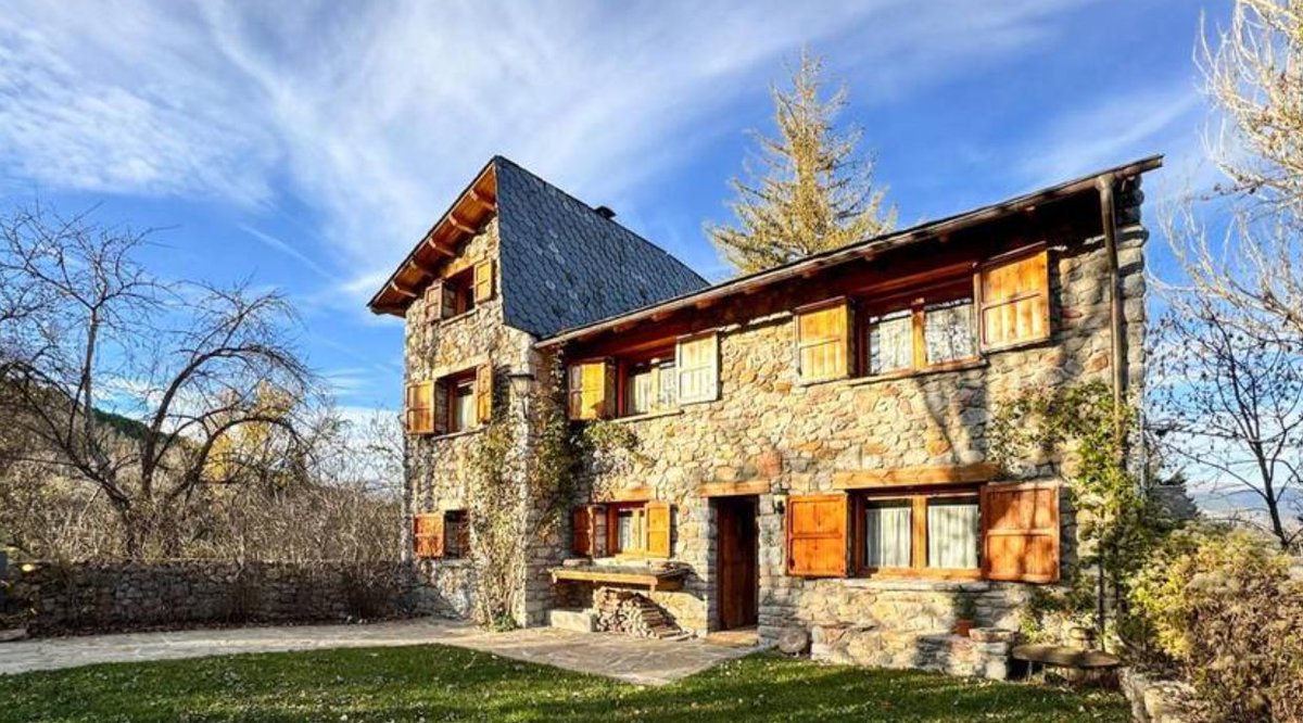 JackquiNucka's tweet photo. Trip to la cerdanya with Travala! https://t.co/GqFJNxM3vy