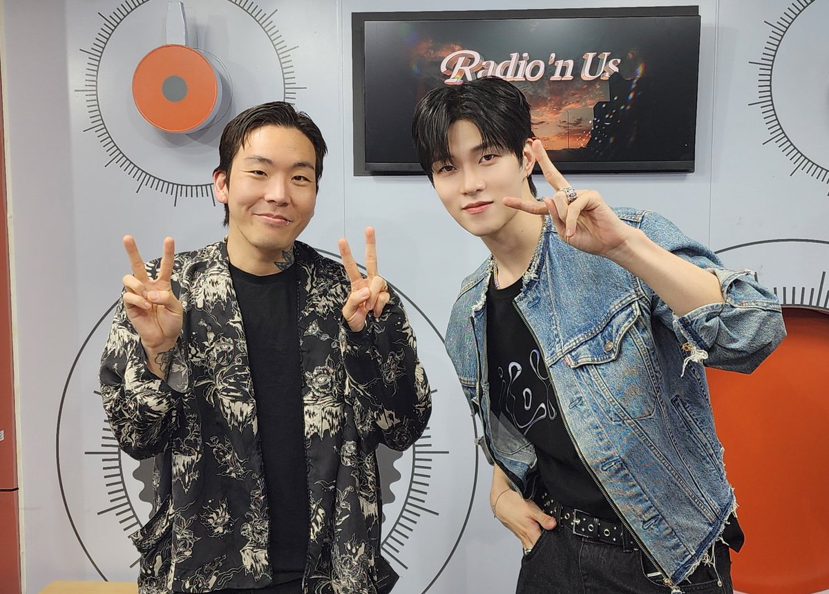 rnus_arirang's tweet image. [MEET YOU UP🍀]

장르의 경계를 넘나드는 
프로듀서이자 싱어송라이터 
&amp;lt;슬레이&amp;gt;와 함께했습니다💕

#SamuelSeo #서사무엘 
#SLAY #슬레이