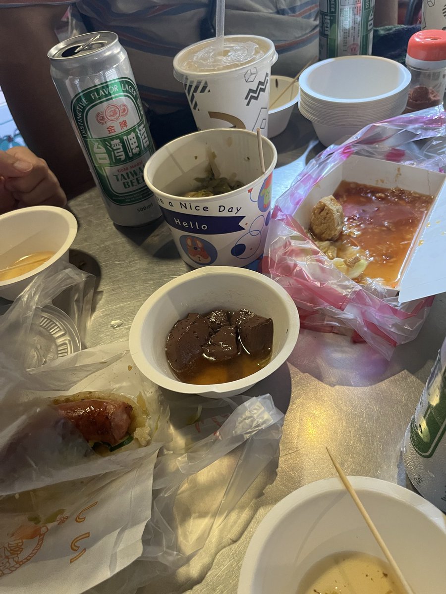 _KeySets's tweet photo. 社員旅行、台湾。
臭豆腐とか鴨の血とか、
美味しいかどうかというより、
異国の食べ物ってやっぱ結構しっかり他者を感じれるというか、
「ほえええ、、なるほどなあああああ、、」ってなる感じがめっちゃ楽しい https://t.co/ZmZzmjrQXH