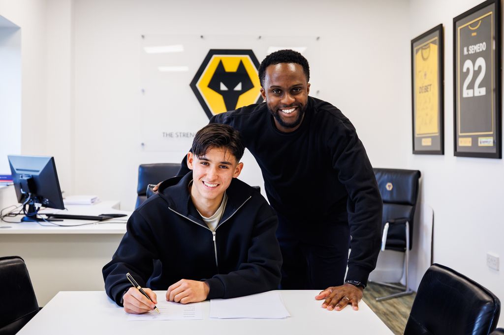 TalkingWolves's tweet image. Wolves U21 midfielder Luke Rawlings has triggered a one-year contract extension to the first professional contract he signed in April 2025. #WWFC