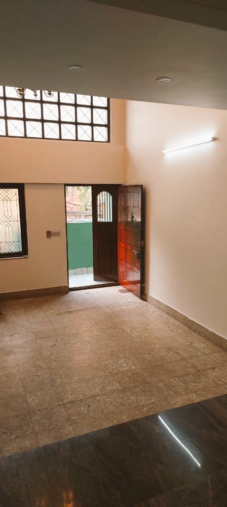 Blogus_Maximus's tweet image. For rent aesthically designed 2-floor 3 BHK house in Cambridge Layt. Ulsoor #Bengaluru Well planned wit covered parking, lighting n ventilation. 600 mts frm metro station, close to major schools, less than 3 km frm MG road, 2.6 km frm Indiranagar #forrent #rent