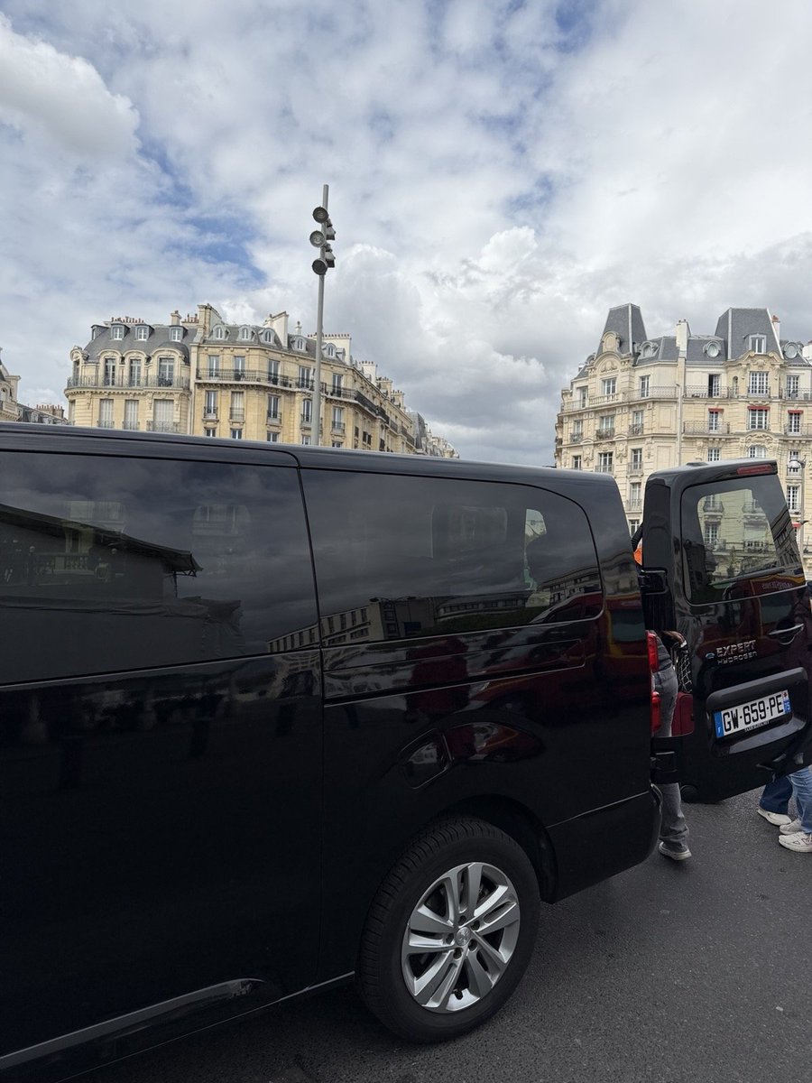 electricfelix's tweet image. Paris Scares The Hell Outta Me 🤣
#hydrogen
#alwaysbecharging ⚡️⚡️⚡️