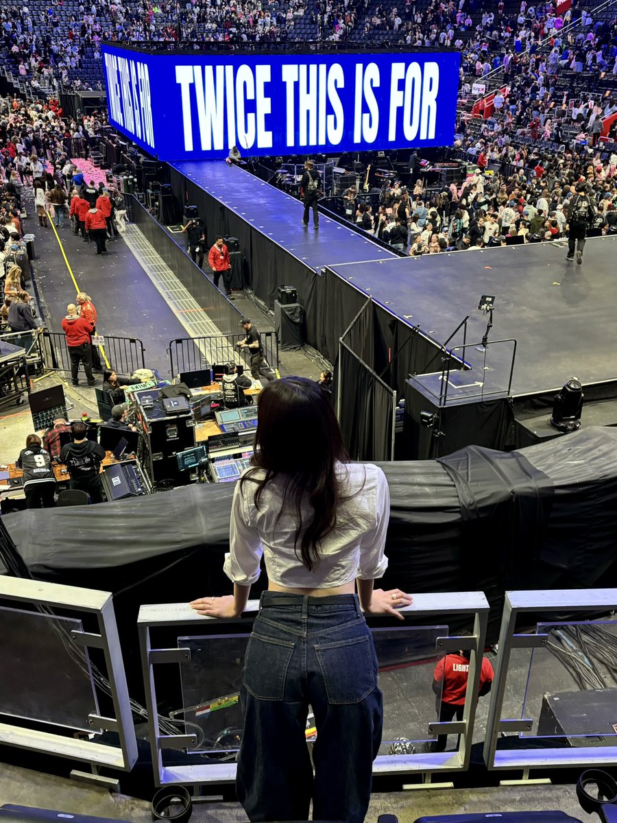 ayann__ym's tweet photo. TWICE in Detroit👽

#TWICE #트와이스 #THISISFOR
#TWICE_THISISFOR_WORLD_TOUR
#TWICE_THISISFOR_WORLD_TOUR_IN_DETROIT https://t.co/2GX05D2CzC