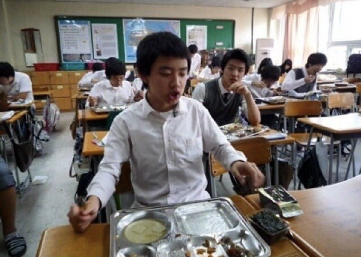D012o_'s tweet photo. 이 사진에 나온 모두가 동갑인게 개웃김 https://t.co/Vj8FJOGwfh