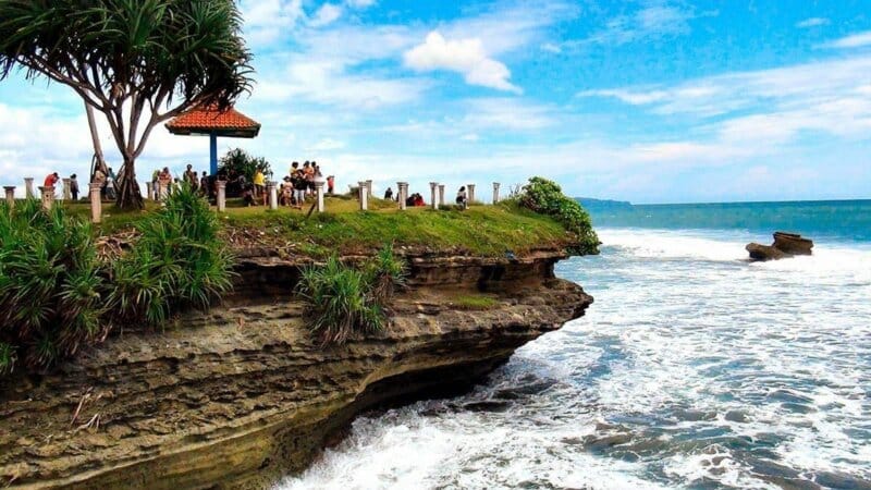 intrikdotid's tweet image. Pantai Keusikluhur Tawarkan Sensasi Foto di Atas Karang Menghadap Samudra Hindia

intrik.id/pantai-keusikl…

#KecamatanCimerak #lebaran #liburan