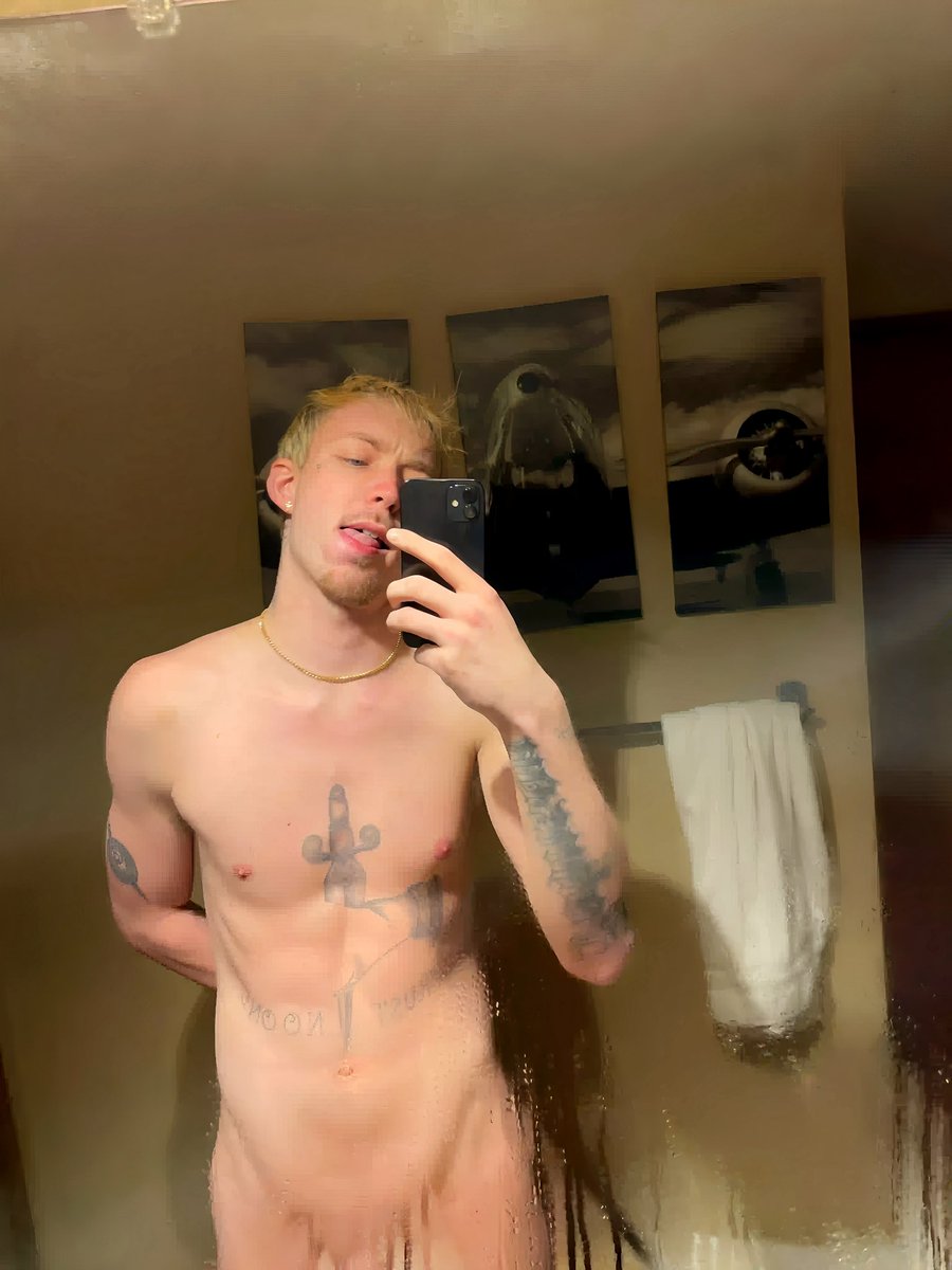 EvanNealXXX's tweet photo. Any1 wanna bite? ;) https://t.co/DA7Afr57G1