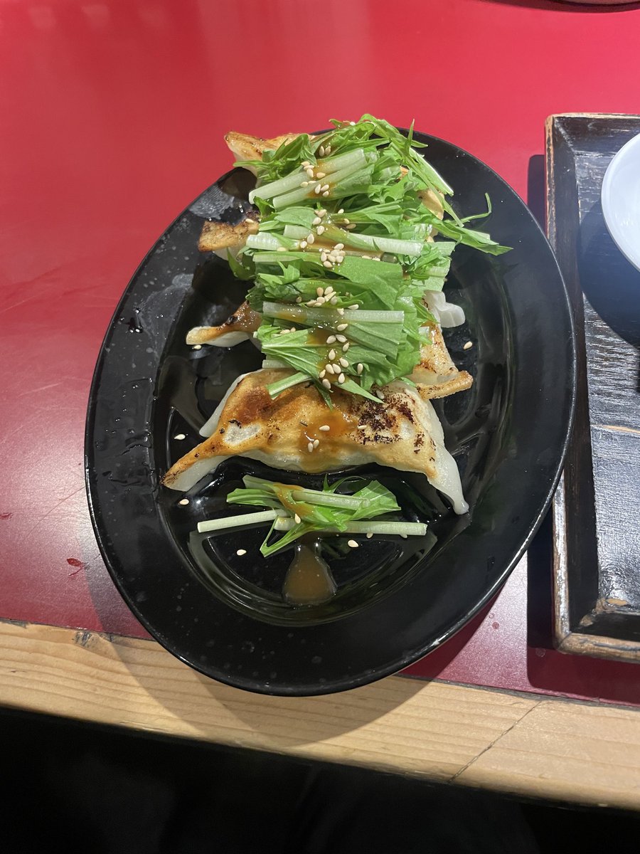 infogiverich's tweet photo. ラーメン屋さん
人気店で並んでみたけど正解でした👍
本場信州味噌の味噌ラーメンということで惹かれたけど
元々味噌ラーメンは好きでも嫌いでもなく、あまり食べないのだけど、ここの味噌ラーメンは味噌の味がしない、これが本当の味噌ラーメンなのか、まろやかで本当に美味しかった😋
味噌餃子も👍 https://t.co/0z2q7LEMa0