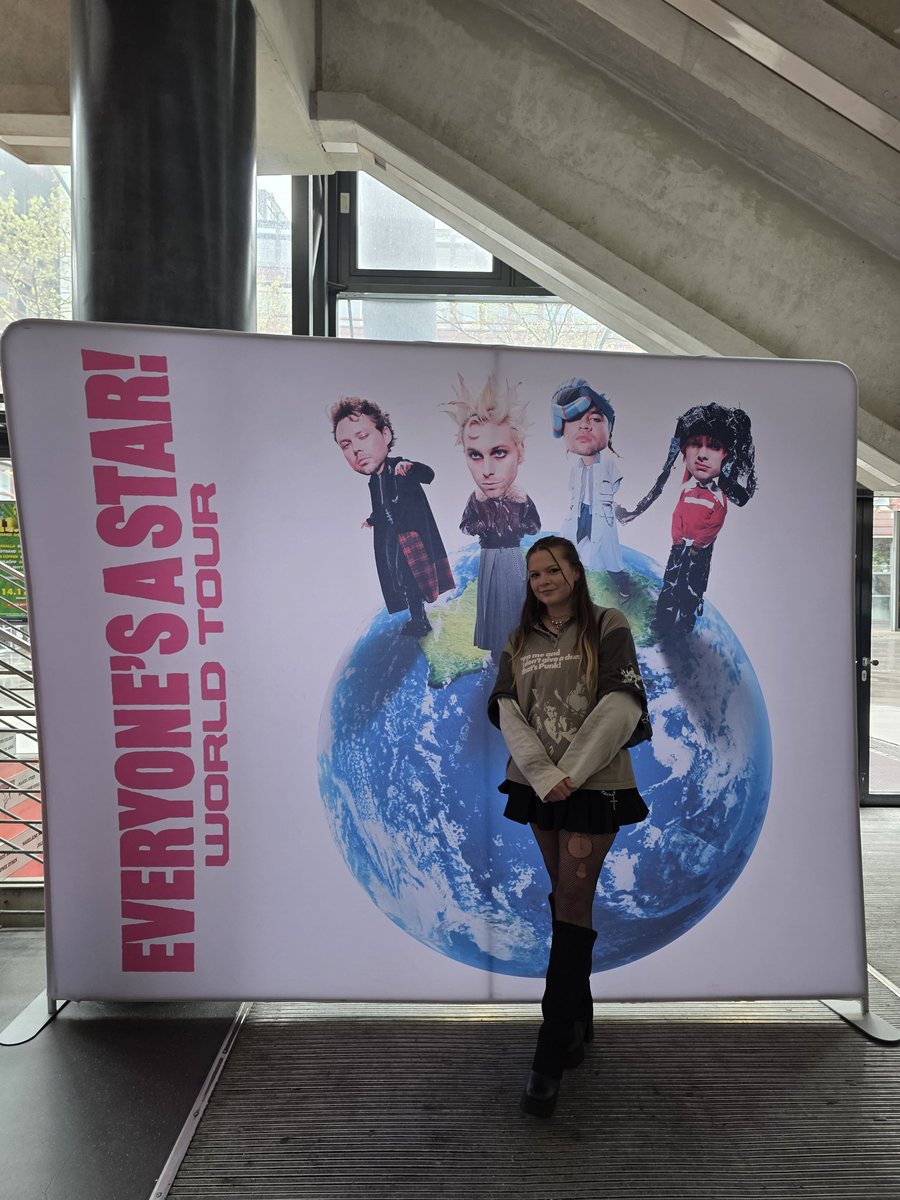 Ahhh I'm here! See you tonight 5SOS !!!
#EASCologne