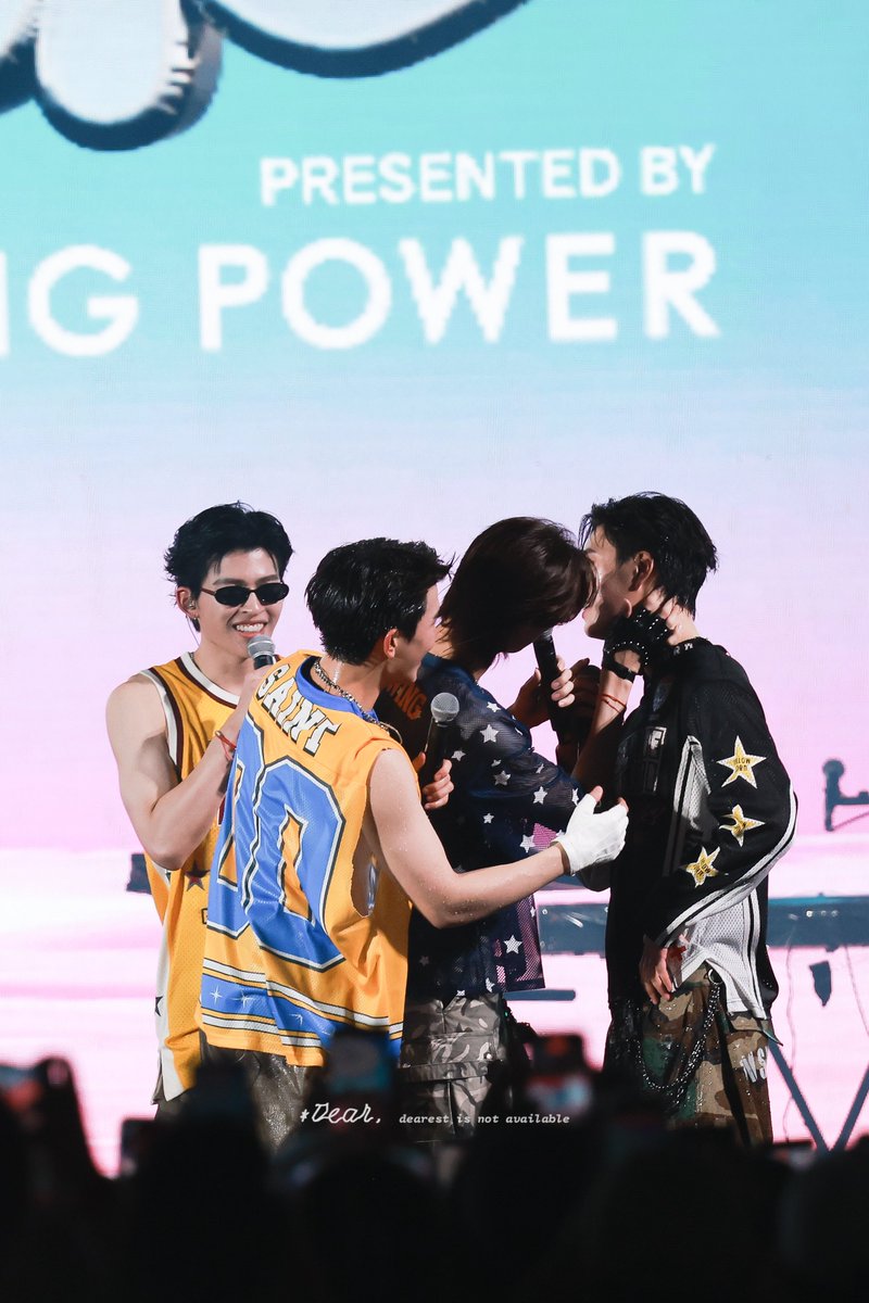 𝑫𝑬𝑨𝑹 tweet media