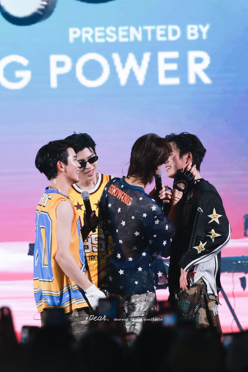 𝑫𝑬𝑨𝑹 tweet media