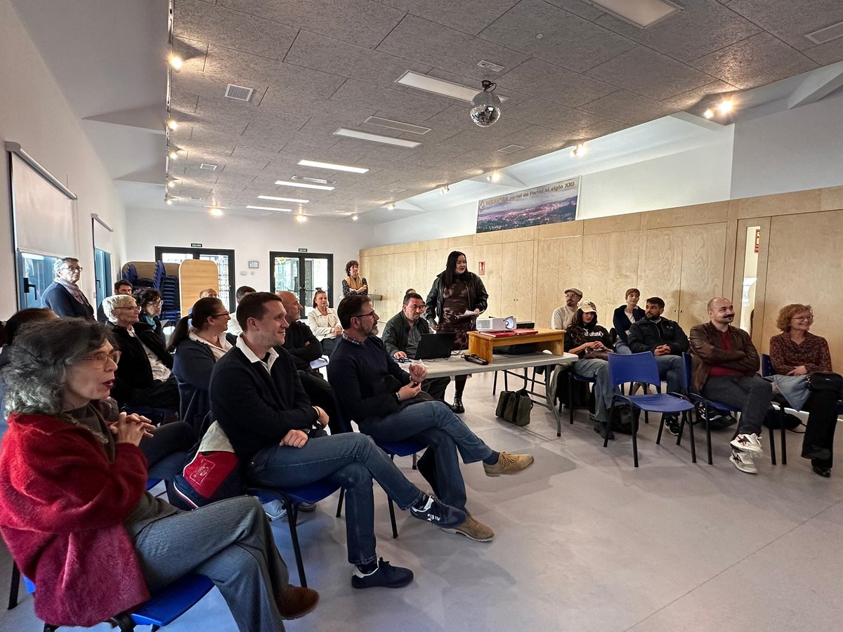 AitorBouza's tweet photo. Estivemos en Ferrol no encontro “Desde a marxe” 💬

Un espazo para compartir cultura, talento e reflexión arredor da arte, a sustentabilidade e o territorio https://t.co/N8UUMeYG9b