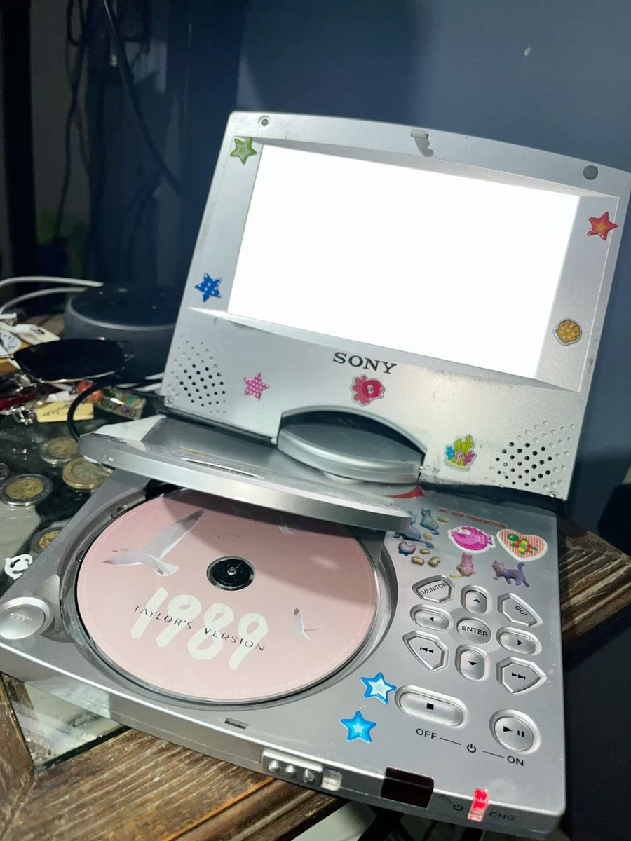 𝐏𝐢𝐧𝐤 𝐠𝐥𝐢𝐭𝐭𝐞𝐫 🎀 tweet media