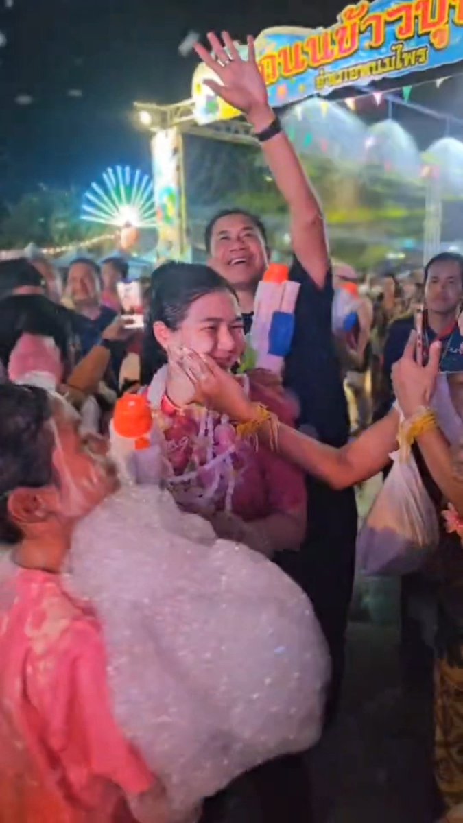 𝐛𝐞𝐭𝐭𝐲𝐛𝐫𝐰 tweet media