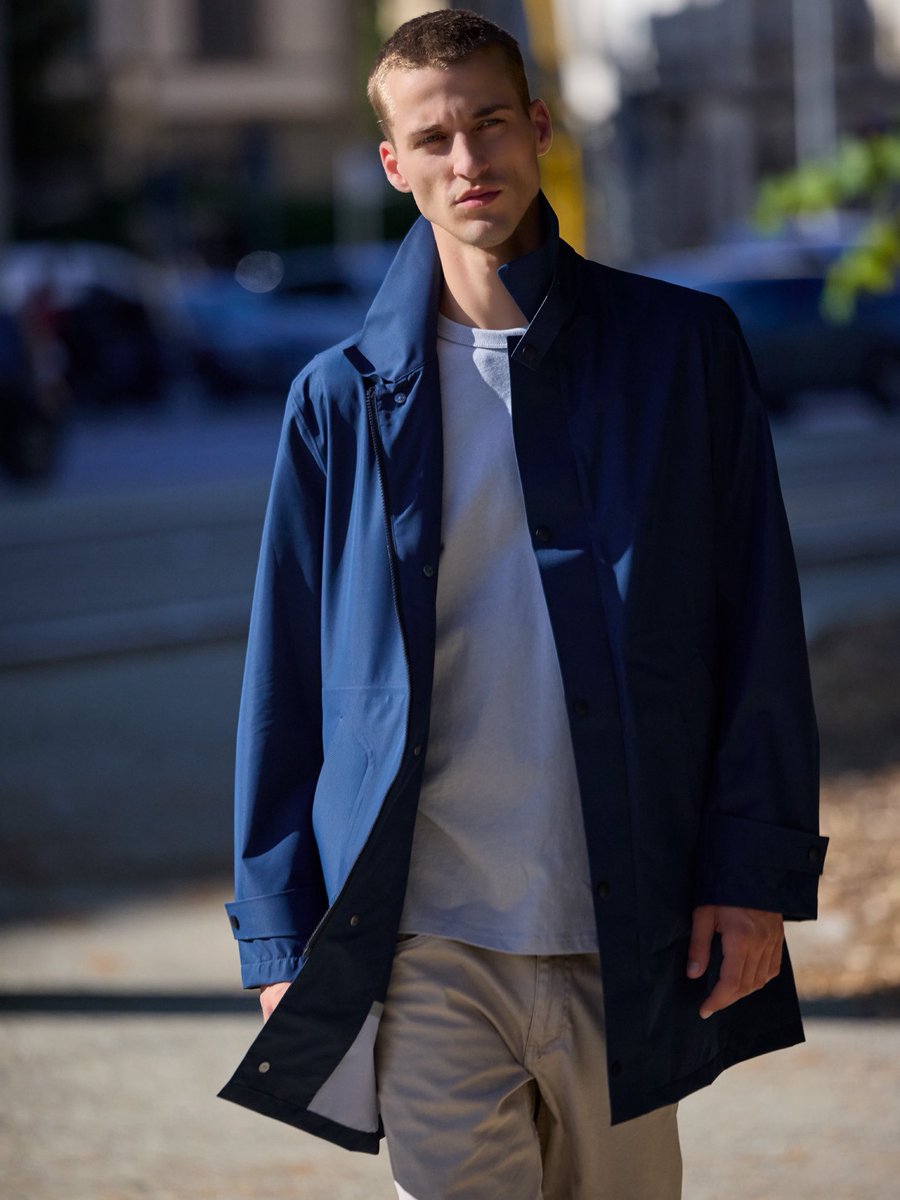 This trench coat captures the energy of the city with clean lines, versatile comfort, and a look that adapts from street to skyline.
puntododici.com
