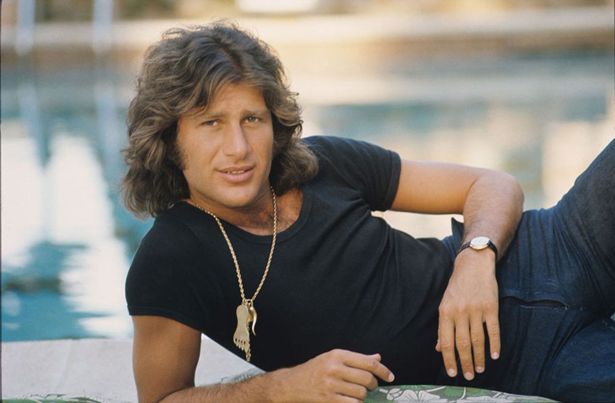 #Hommage Une tendre pensée pour Mike Brant, décédé le 25 avril 1975.
