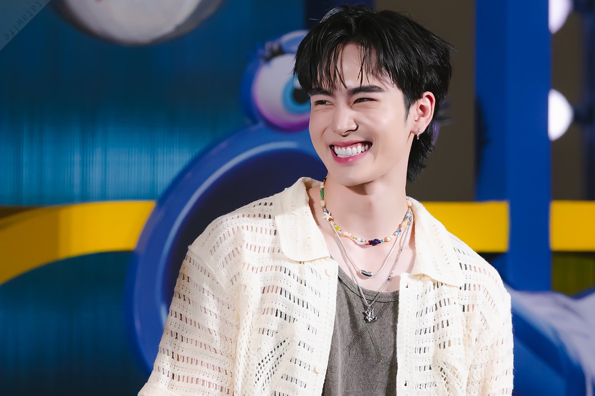 KarlTatawife's tweet image. ยิ้มให้ก็บ่อย ไม่หวั่นไหวซักหน่อยเลยหรอเธอ
PERTH SANTA AT SONGKRAN THE MALL BANGKAPI​
#TheMallSongkranxPerthSanta
#santapp @Ppsanta