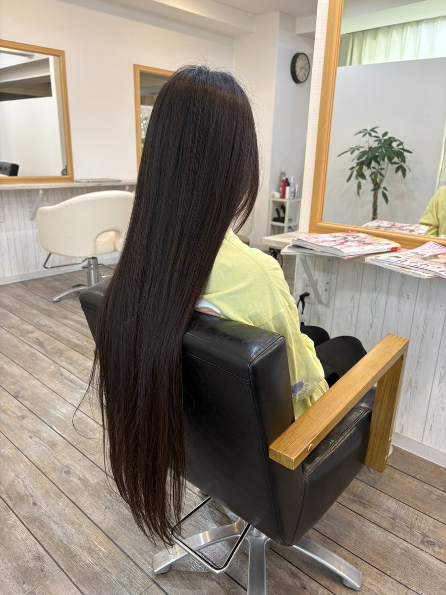 fp_min_'s tweet photo. ヘアドネーションするのに4年くらい伸ばした髪の毛をようやく切ってきたぞぉぉ！
髪を結べるくらいの長さまで残しても50cmくらいは切ったかな https://t.co/62hf99yMyU