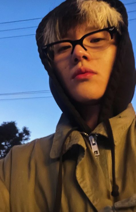 으에!? .. tweet media