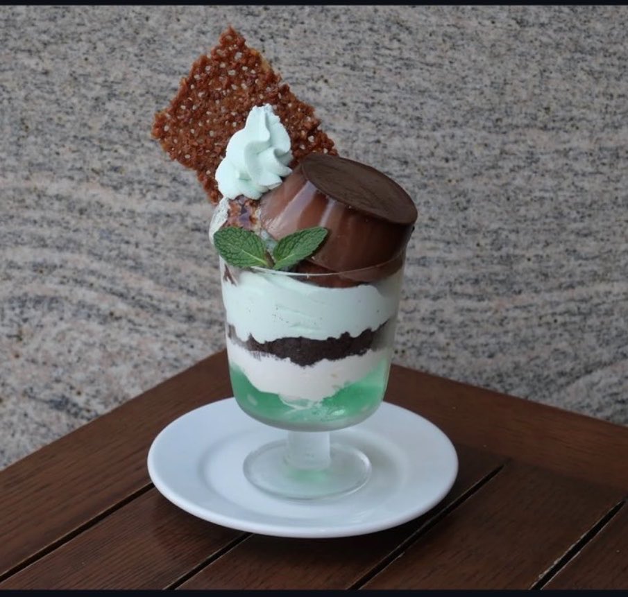 パンとエスプレッソと

チョコミントとバナナのデニッシュミルフィーユ

チョコミントバスクチーズケーキ

チョコミントカフェラテ

チョコミントプリンのフレンチサンデー

4月16日より販売

#チョコミント
#チョコミン党