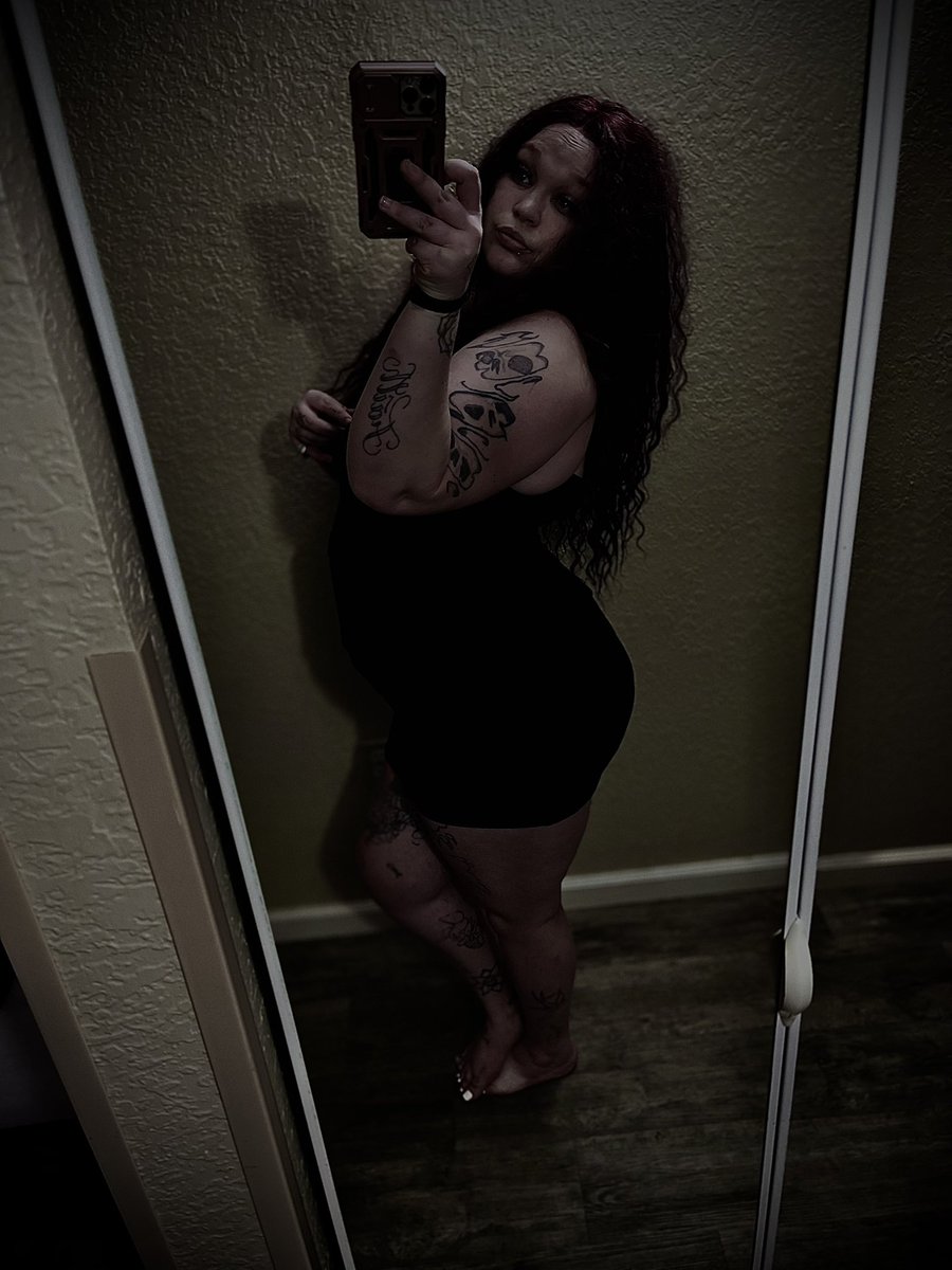 FYNESTPRINCESS's tweet photo. Allow me to introduce myself. This is me Dee Florida bound. I never have luck getting followers on here. So 🥂 to time wasted AGAIN🤣 https://t.co/1RC10oci5O