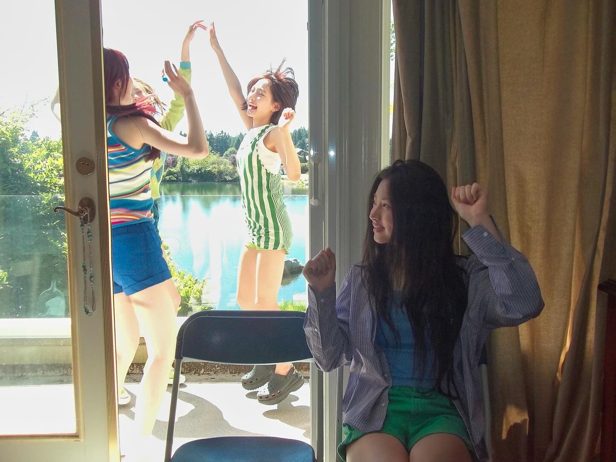 🐌🦋🦩🐮💥 tweet media