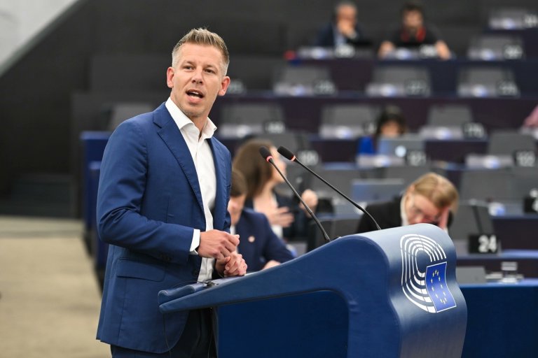 #13Abr El opositor Péter Magyar logra mayoría cualificada de dos tercios en Hungría y pone fin a la era Orbán

elinformadorve.com/13/04/2026/act…