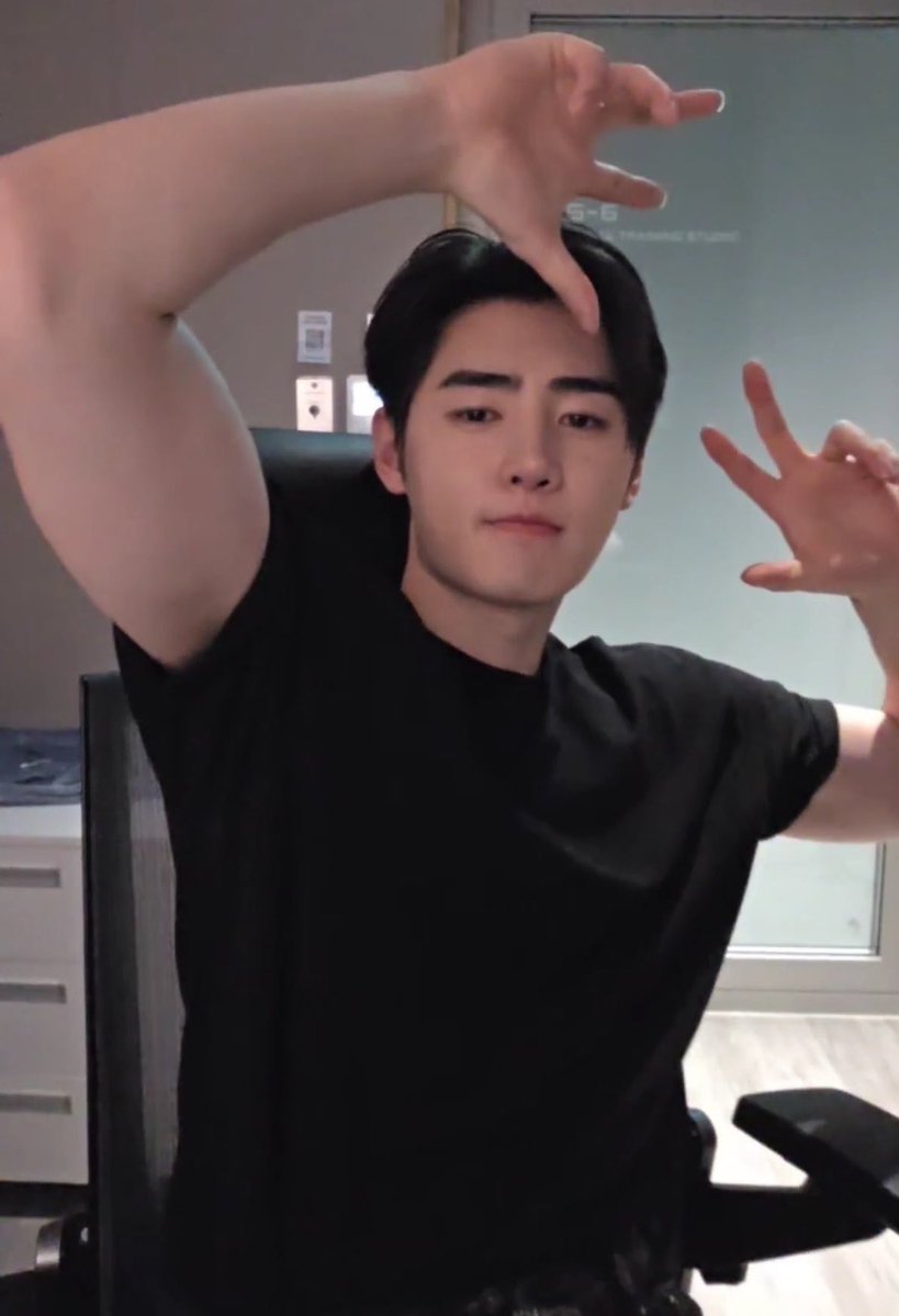 Mira⁷ | en tweet media