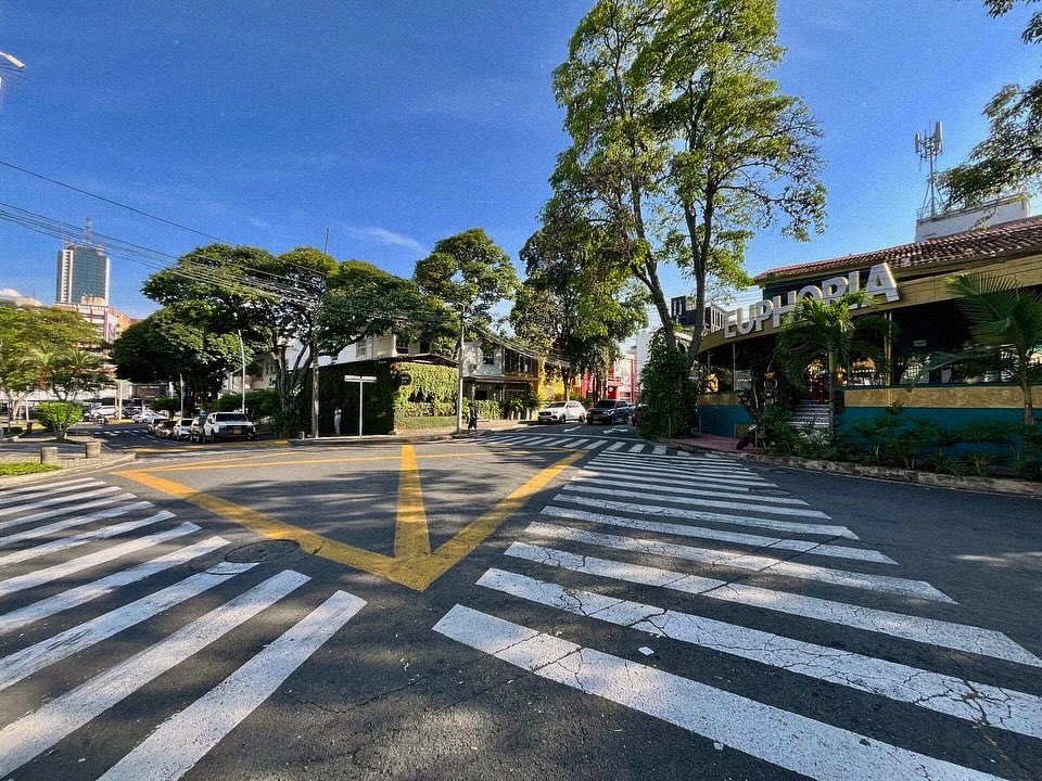 cali_proyectos's tweet image. BARRIO GRANADA 

Es uno de los 6 barrios llamados “zona rosa” que existen en Cali, el más importante de la ciudad y sin duda uno de los más lindos del país . ✨❤️

#Cali #valledelcauca