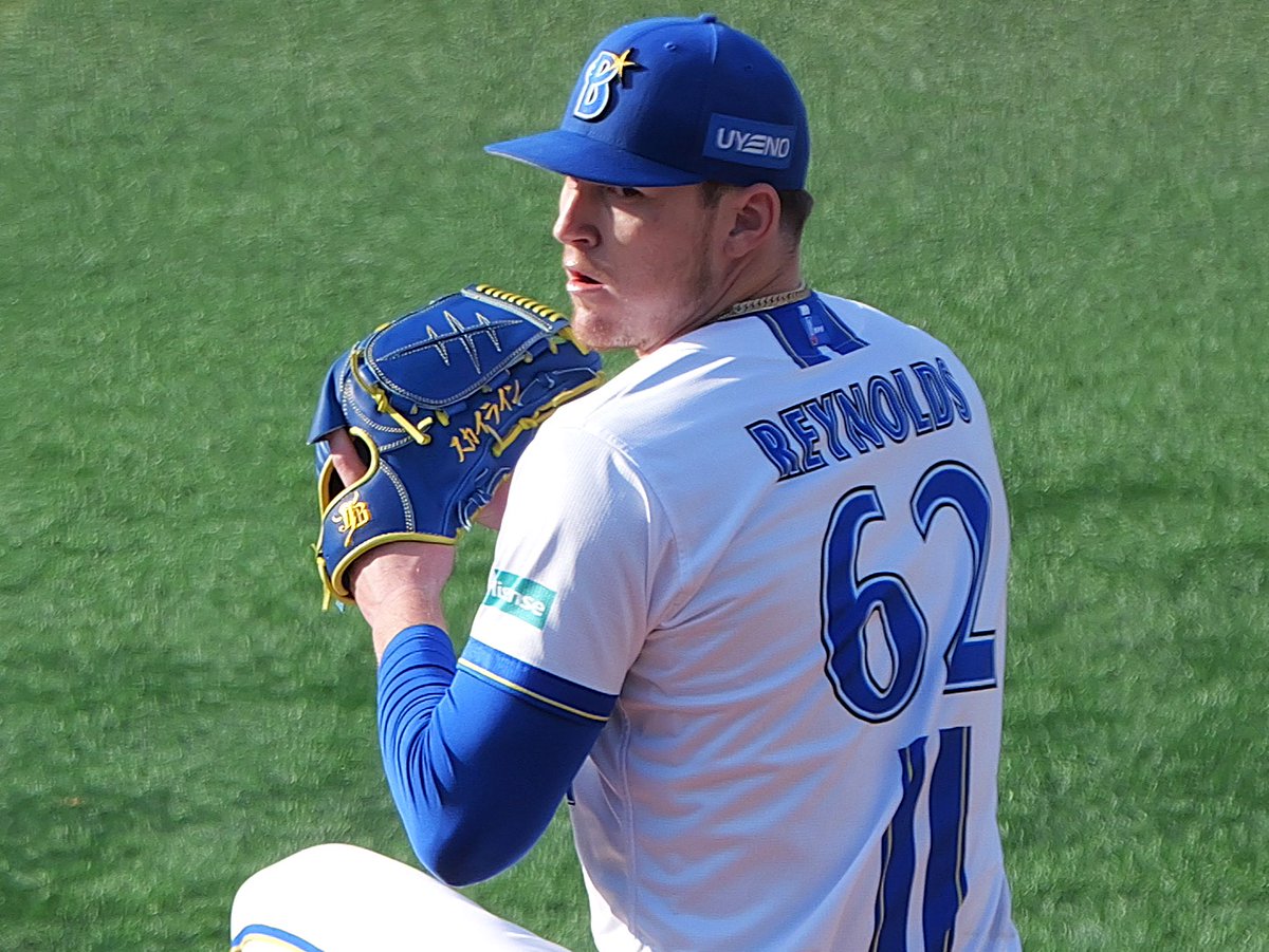 そういえばレイノルズ、なんでグローブにスカイラインって書いてるんやろ。日産なんか関係あるんかな？