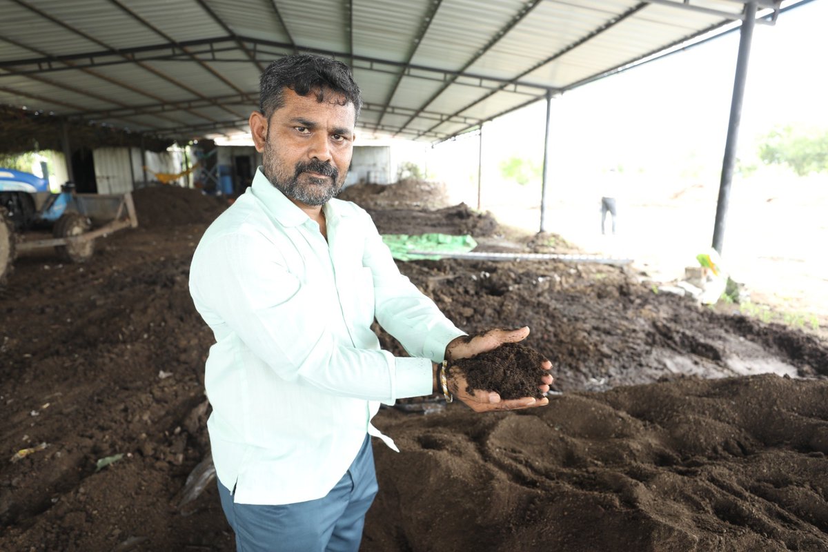 AgriGoI's tweet image. Supporting natural farming through bio-input supply 🌱

In #Surat, #Gujarat, PBM Surat SPNF Producer Company Ltd., a natural farming #FPO, has established a Bio-Resource Centre (BRC) for commercial production of Ghanjeevamrit, Beejamrit &amp;amp; other bio-inputs, enabling other farmers