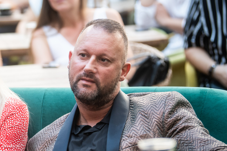 indexhu's tweet image. Alekosz ismét elszabadult, Orbán Viktortól kezdve Hajdú Péterig mindenkinek beszólt.

index.hu/fomo/2026/04/1…

Fotó: Kaszás Tamás / Index

#FOMO #reaction #elections #indexhu