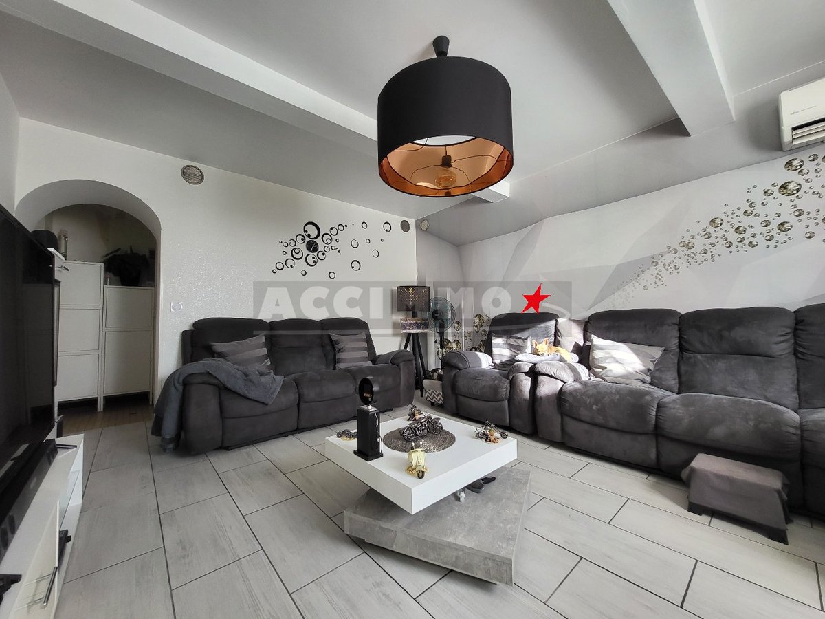 Accimmo_'s tweet photo. 📢NOUVEAU PRIX↘️ 🔎AMBRES, Une ferme rénovée🏘️, c’est souvent une histoire d’espaces bien pensés… et celle-ci en fait partie. 😊 Au RDC, l’organisation est très confortable : une généreuse cuisine équipée, un SL/SJ, une buanderie, 4 chambres, un WC séparé, une SDE et (1/4) https://t.co/vcVrZnRpOI
