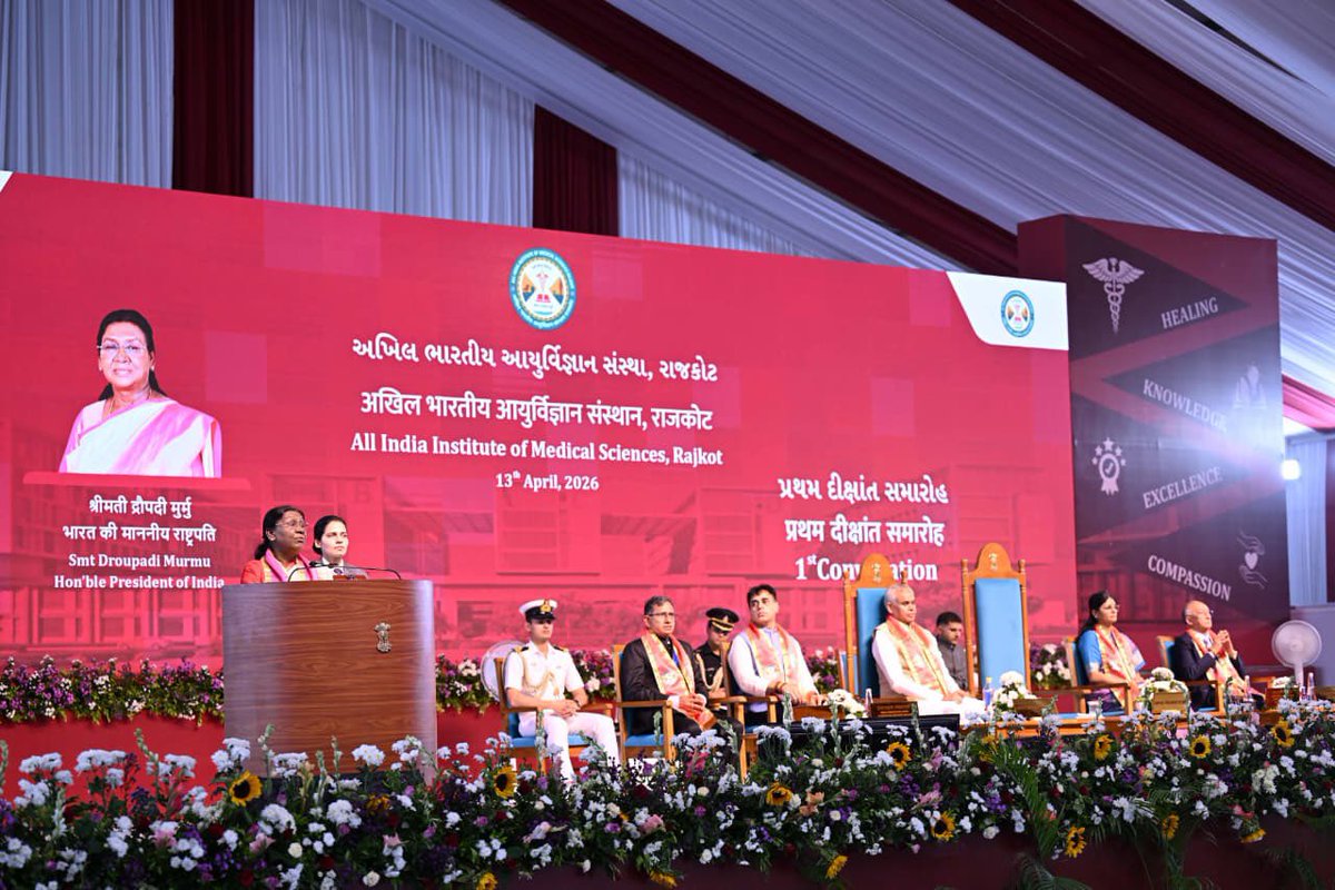 MoHFW_INDIA's tweet image. #HealthForAll

President @rashtrapatibhvn Smt. Droupadi Murmu Addresses First Convocation Ceremony of AIIMS Rajkot

Medicine is not just a profession, it is a commitment to the service of humanity: Smt. Droupadi Murmu

“The white coat you wear symbolizes the trust that people