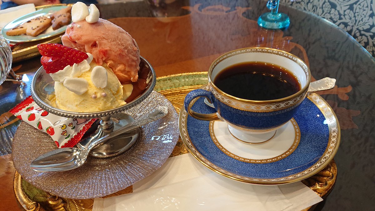 n__m__e's tweet photo. 3000円払って買った本を、4000円払って読むこともある https://t.co/07KM30ypuJ