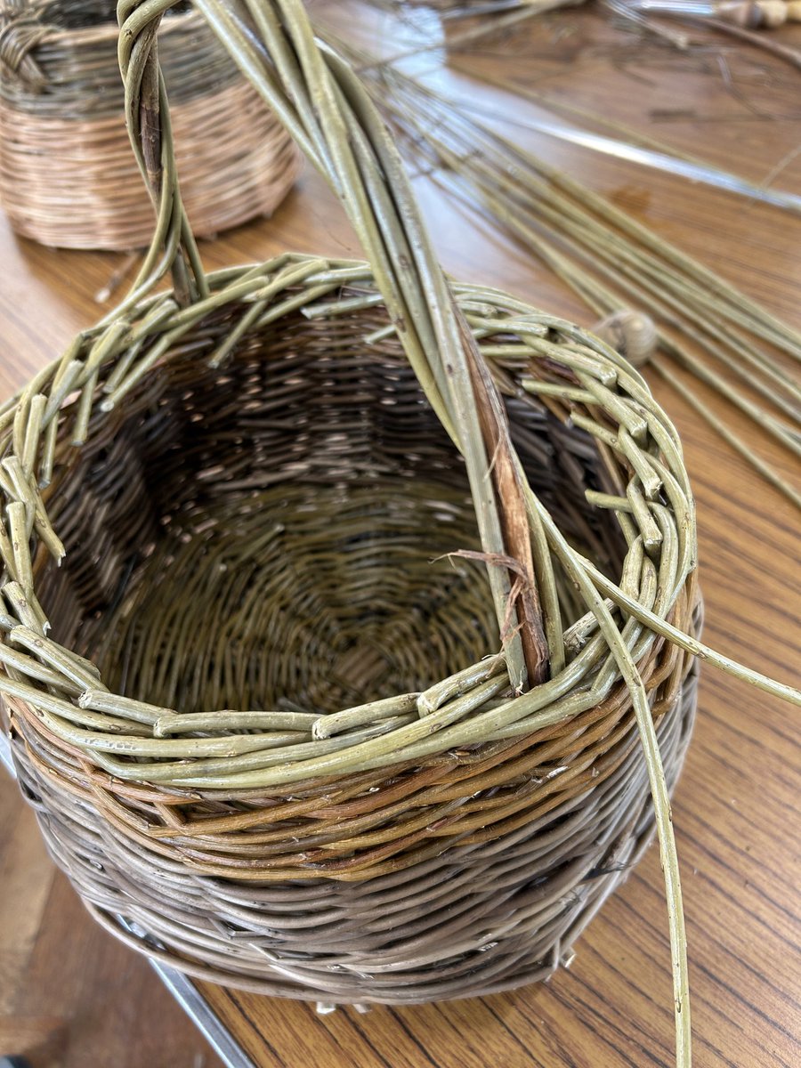 On Saturday, our lovely workshoppers created an impressive basketry of baskets (yes, that's the collective noun for baskets!) at our WILLOW FORAGING BASKET WORKSHOP. We do so enjoy our willow workshops! threelittlepigs.net #tlpcraftworkshops #basketry #craftcourses