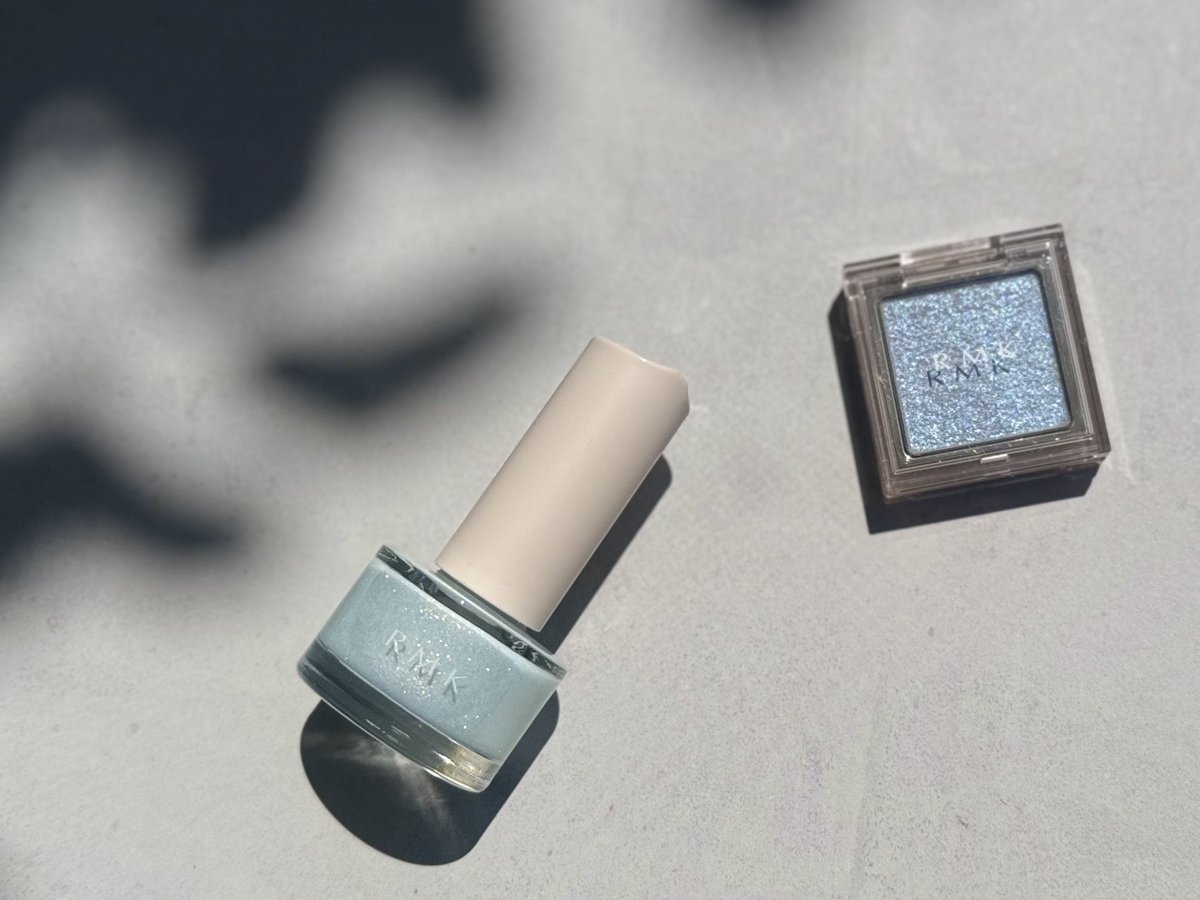 chomokazunoko's tweet image. RMKの夏色ブルーパールコスメがかわいすぎる🩵

ペールミントカラーのネイルに、シアーなブルーパールアイシャドウ！

どちらもシアーな発色で、使いやすい🙂‍↕️
ネイルは2度塗り💅

数量限定色🥹

#rmk #コスメ購入品