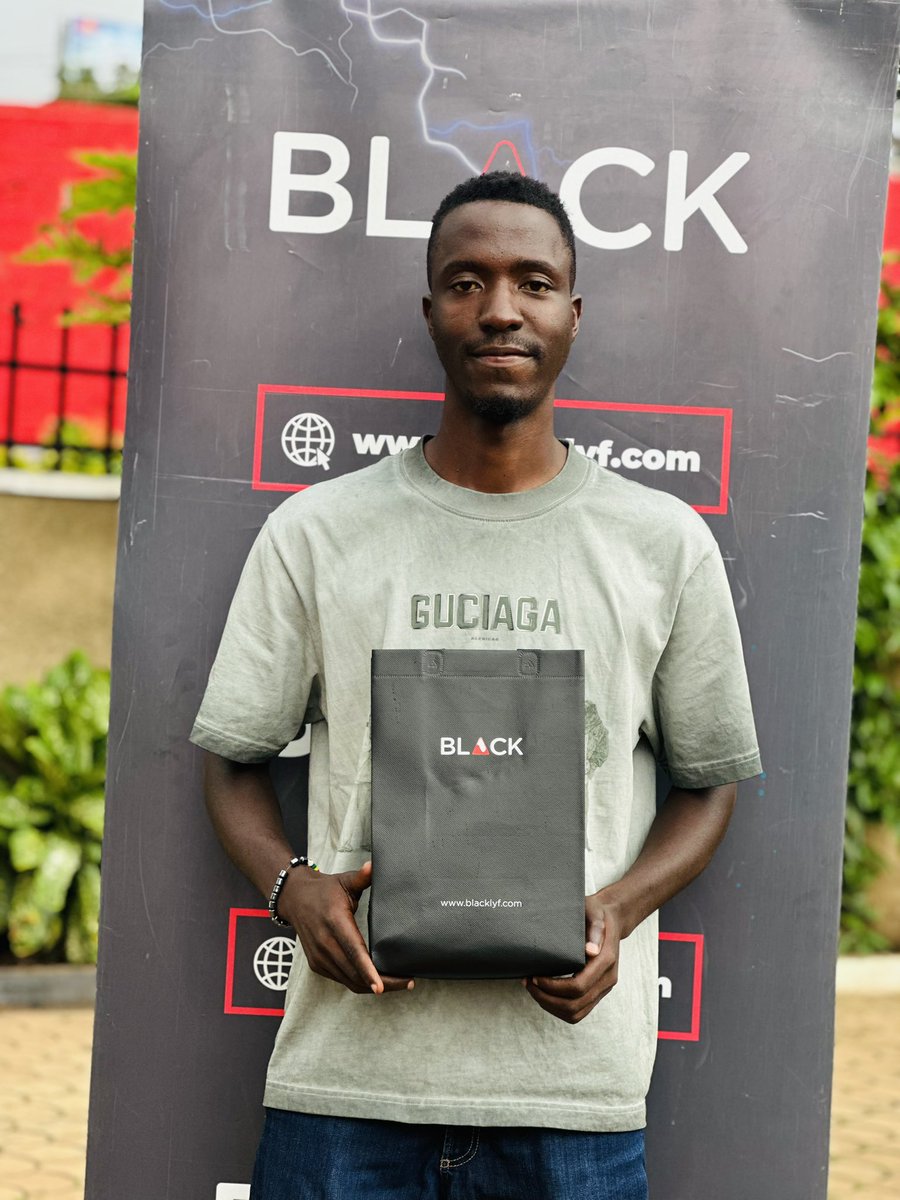 blacklyfug's tweet image. We delivered. 🤭
Our Easter #CrackTheCodes winner @kukirizajoshua5 passed by today to pick up his BLACK Fit 2 smartwatch.  
Congratulations 👏🏾