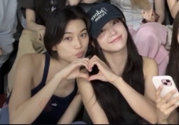 아니 둘이 얼굴합덩케합개도랏는디 그냥 사궈라
연하가 연상을 너무 좋아하는게 눈에 버임 앙..