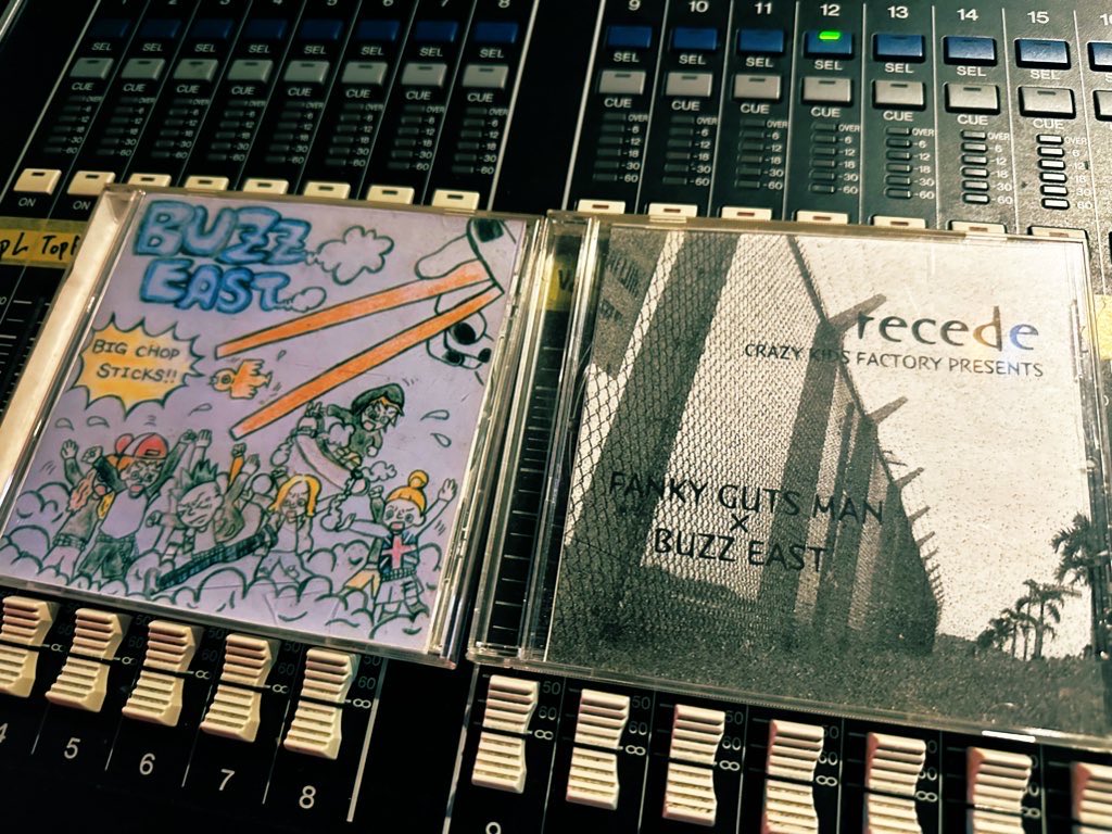 100日後に閉店するLIVEHOUSEのPA前シン tweet media