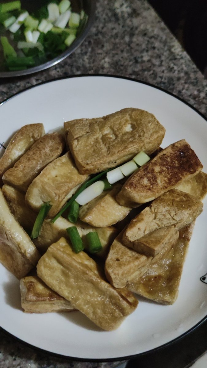 M72893792's tweet photo. 大厨饭香煎的豆腐老好吃了 https://t.co/LwsWow8Tyd