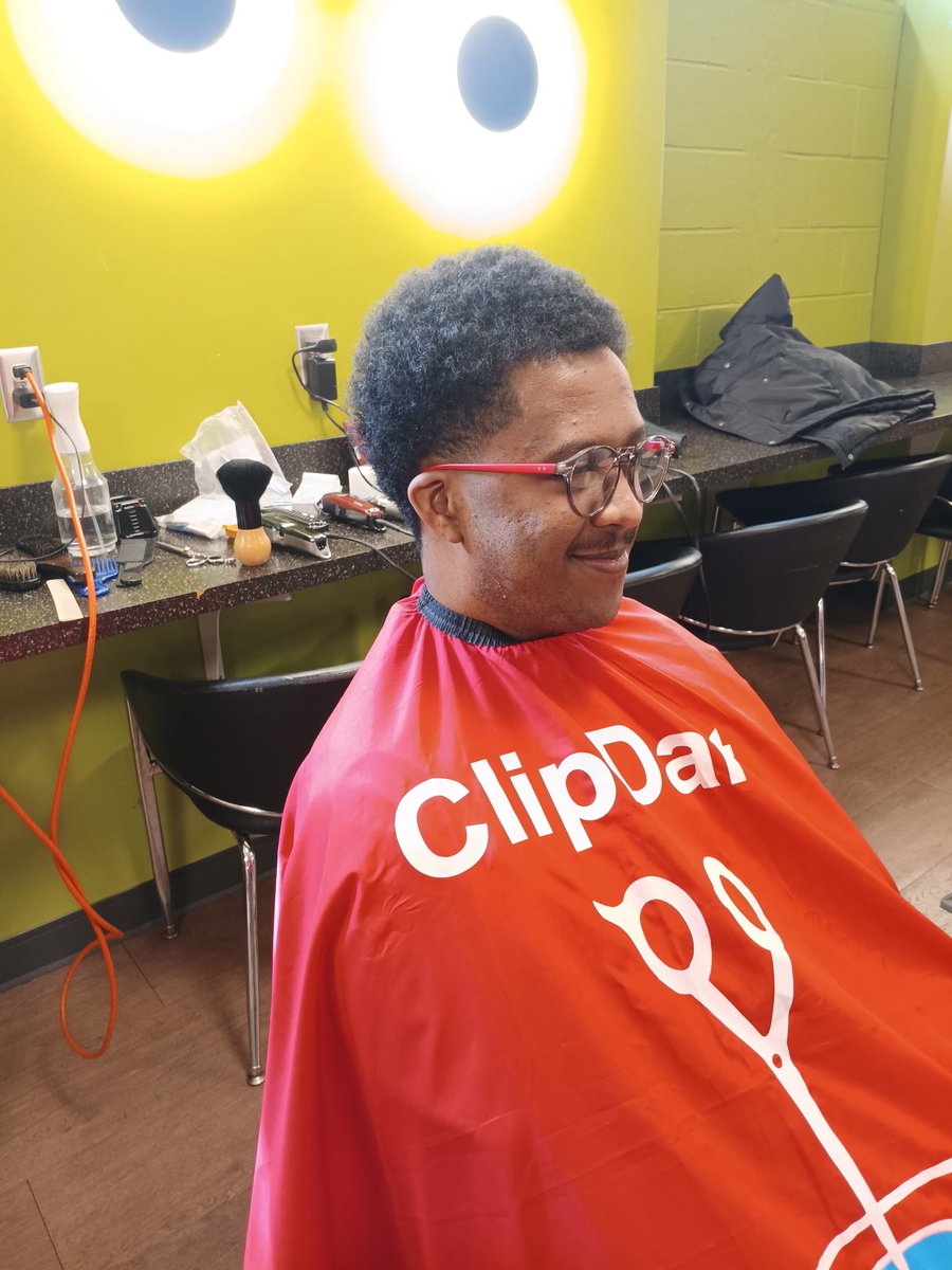 ClipDart's tweet photo. GRATEFUL to give FREE CUTS for @Gettysburg students the last few years alongside their Muslim Student Association &amp; Office of Multicultural Engagement!

Our events are about more than just cuts. It’s about making sure every student feels seen, valued, &amp; confident in who they are! https://t.co/syki8cRl29