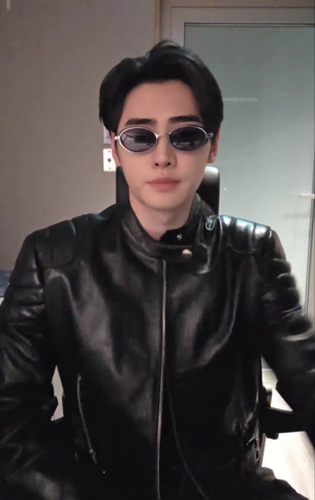 pporpraew48's tweet photo. ใส่แจคเกตเพิ่มดาเมจ https://t.co/FQo4mOFzCQ
