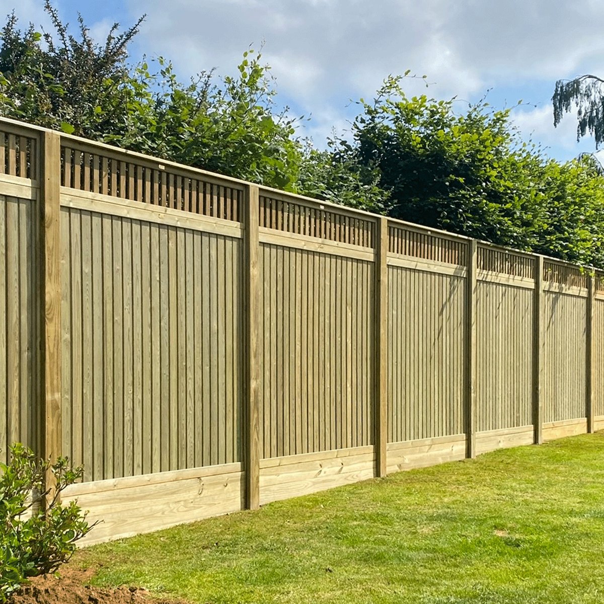 Jacksonsfencing's tweet image. From a tired boundary to a modern, premium fence. Our Tongue and Groove Effect panels with a Roman topper provide a clean, refined finish built to last. 

#beforeandafter #fencepanels #gardentransformation #outdoorprojects #gardeninspiration
