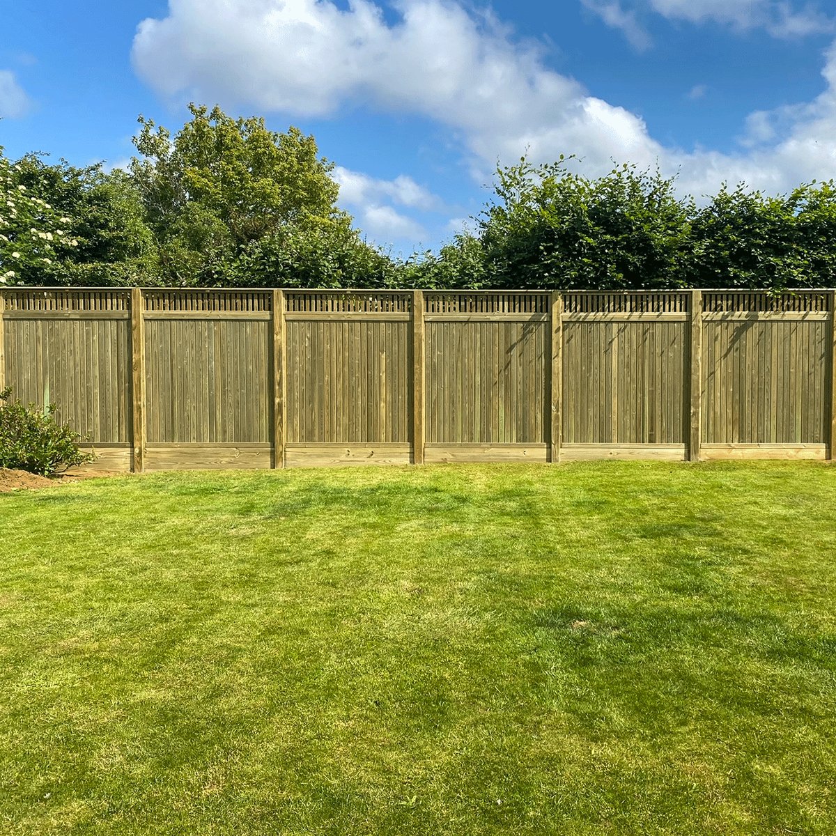 Jacksonsfencing's tweet image. From a tired boundary to a modern, premium fence. Our Tongue and Groove Effect panels with a Roman topper provide a clean, refined finish built to last. 

#beforeandafter #fencepanels #gardentransformation #outdoorprojects #gardeninspiration